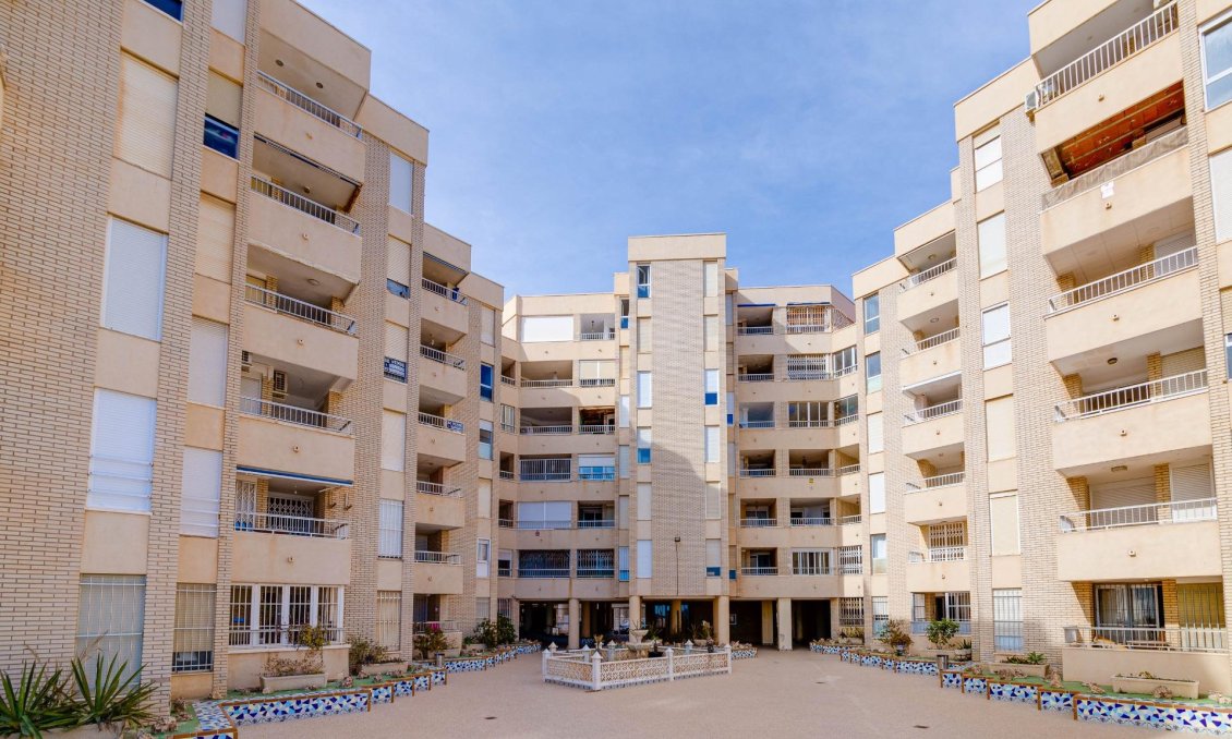 Resale - Apartment -
Torrevieja - Centro