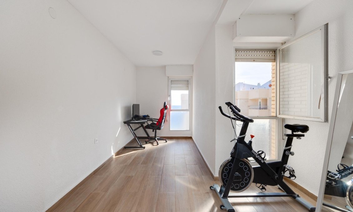 Resale - Apartment -
Torrevieja - Centro