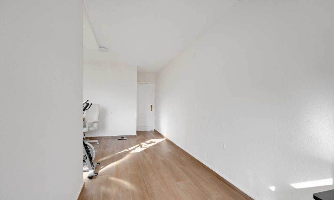 Resale - Apartment -
Torrevieja - Centro