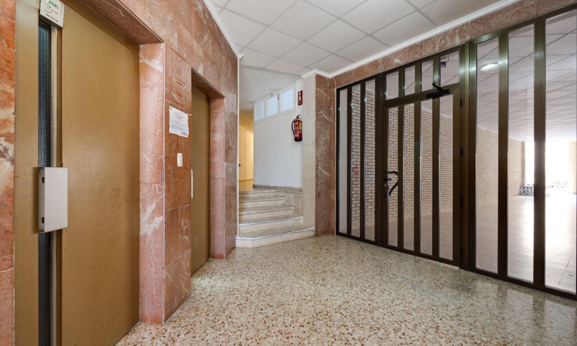 Resale - Apartment -
Torrevieja - Centro