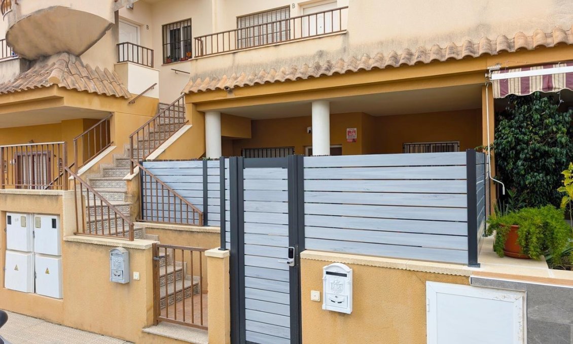 Revânzare - Bungalou -
Benejúzar