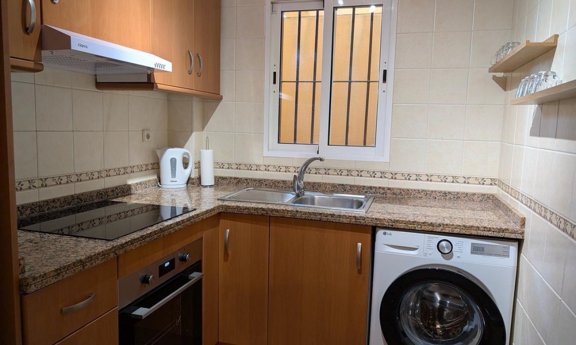 Revânzare - Bungalou -
Benejúzar