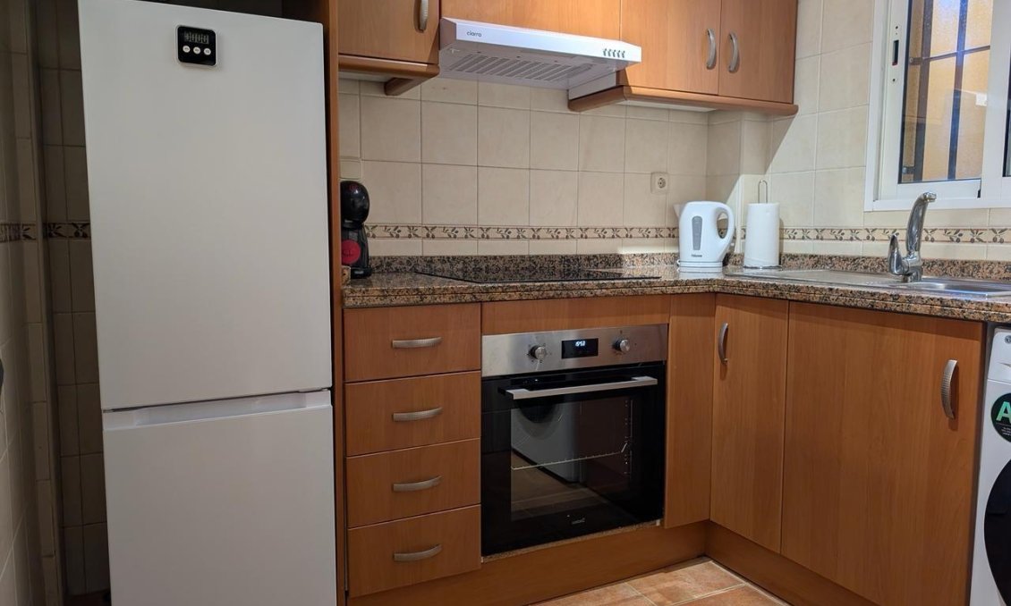 Revânzare - Bungalou -
Benejúzar