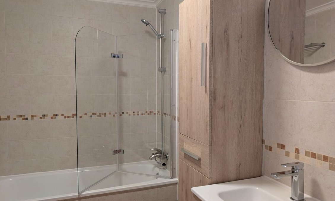 Revânzare - Bungalou -
Benejúzar