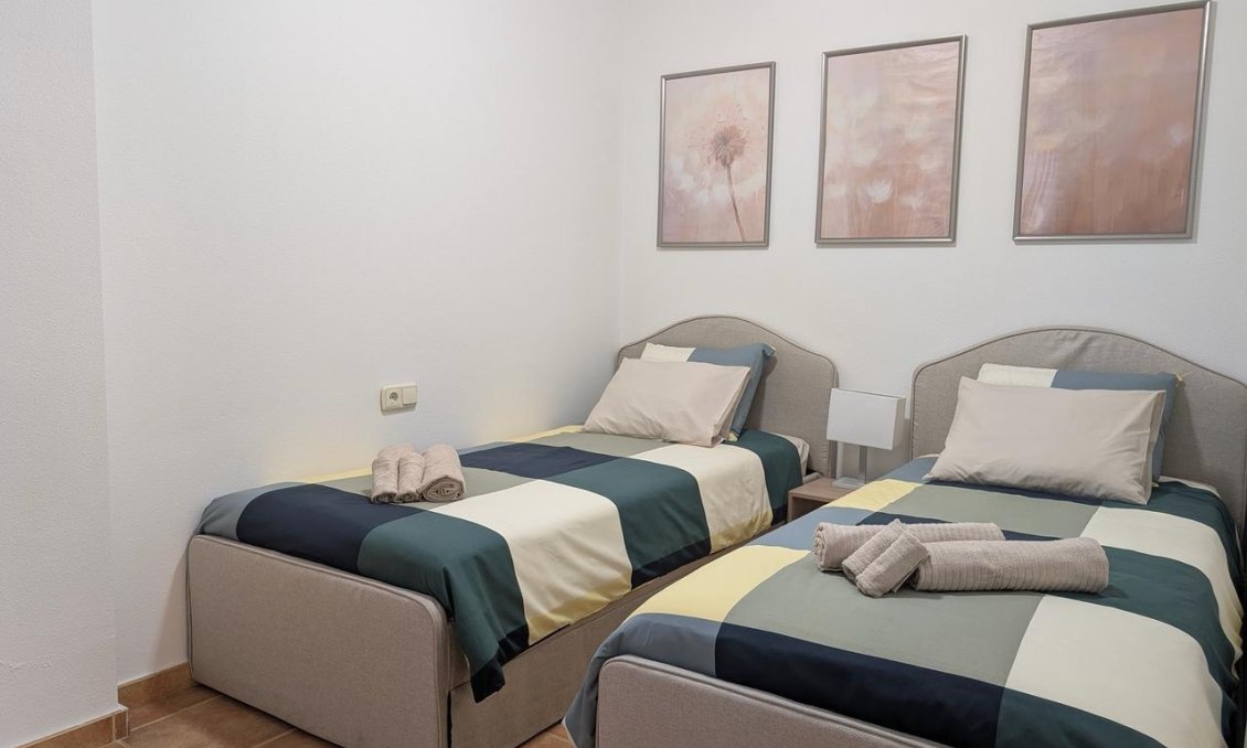 Revânzare - Bungalou -
Benejúzar