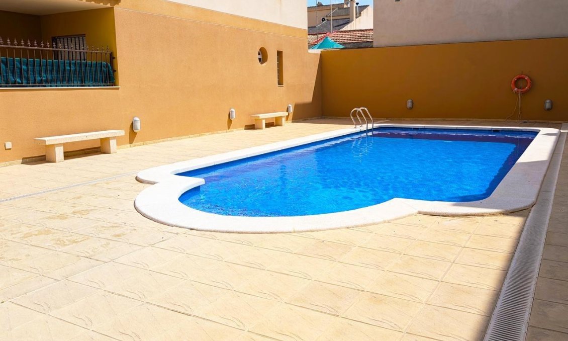 Revânzare - Bungalou -
Benejúzar