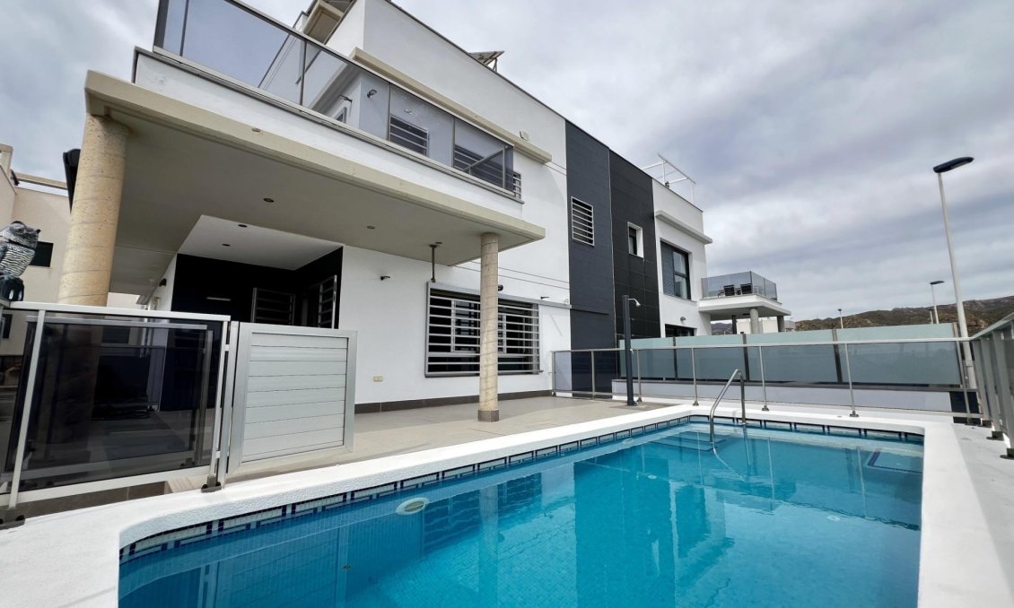 Resale - Villa -
Puerto de Mazarron - El Alamillo