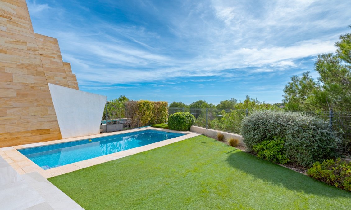 Resale - Villa -
Orihuela Costa - Costa Blanca