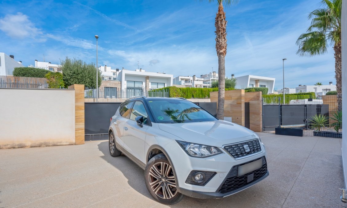 Resale - Villa -
Orihuela Costa - Costa Blanca