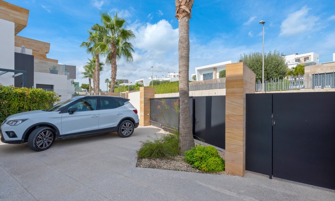 Resale - Villa -
Orihuela Costa - Costa Blanca