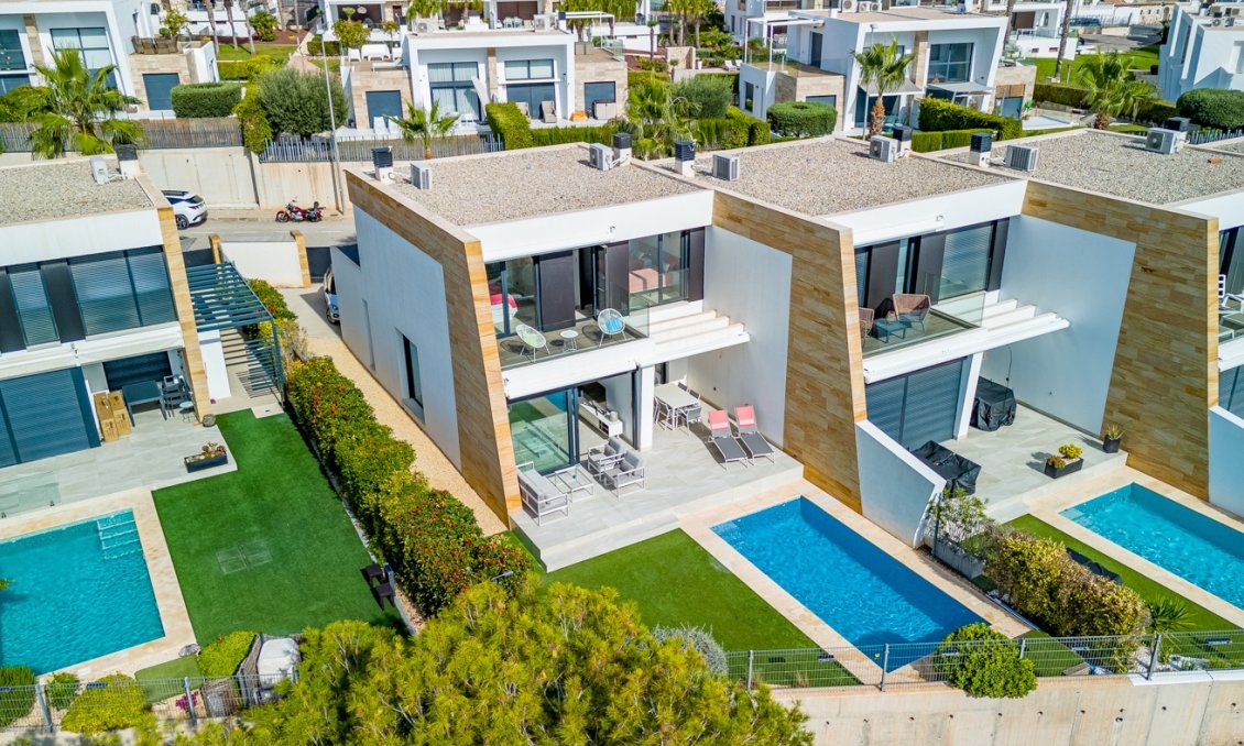 Resale - Villa -
Orihuela Costa - Costa Blanca