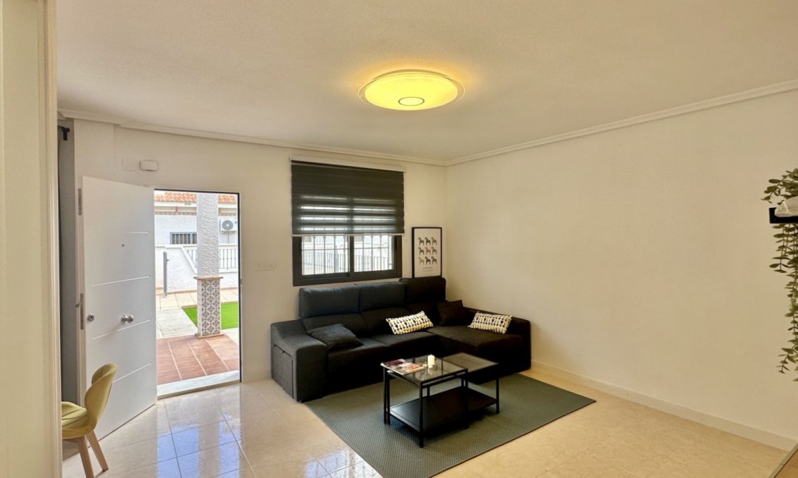 Wiederverkauf - Town House -
San Miguel de Salinas - Inland