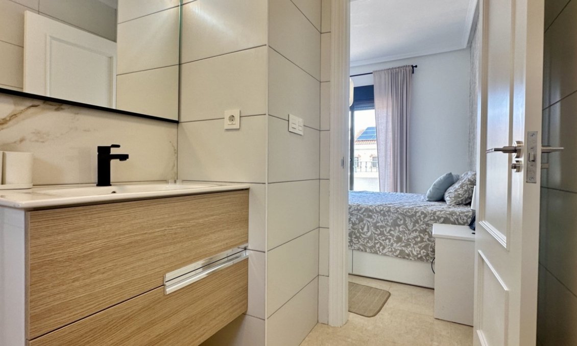 Wiederverkauf - Town House -
San Miguel de Salinas - Inland