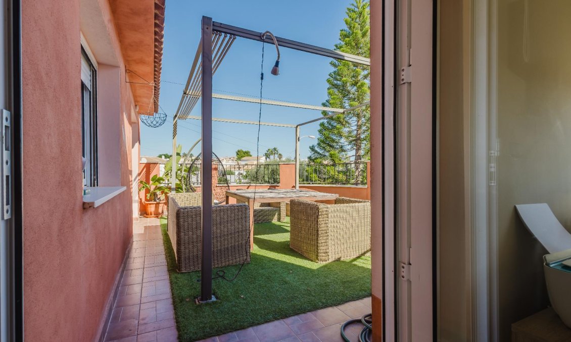 Resale - Villa -
Torrevieja - Costa Blanca