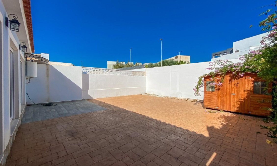 Wiederverkauf - Villa -
Torrevieja - Costa Blanca