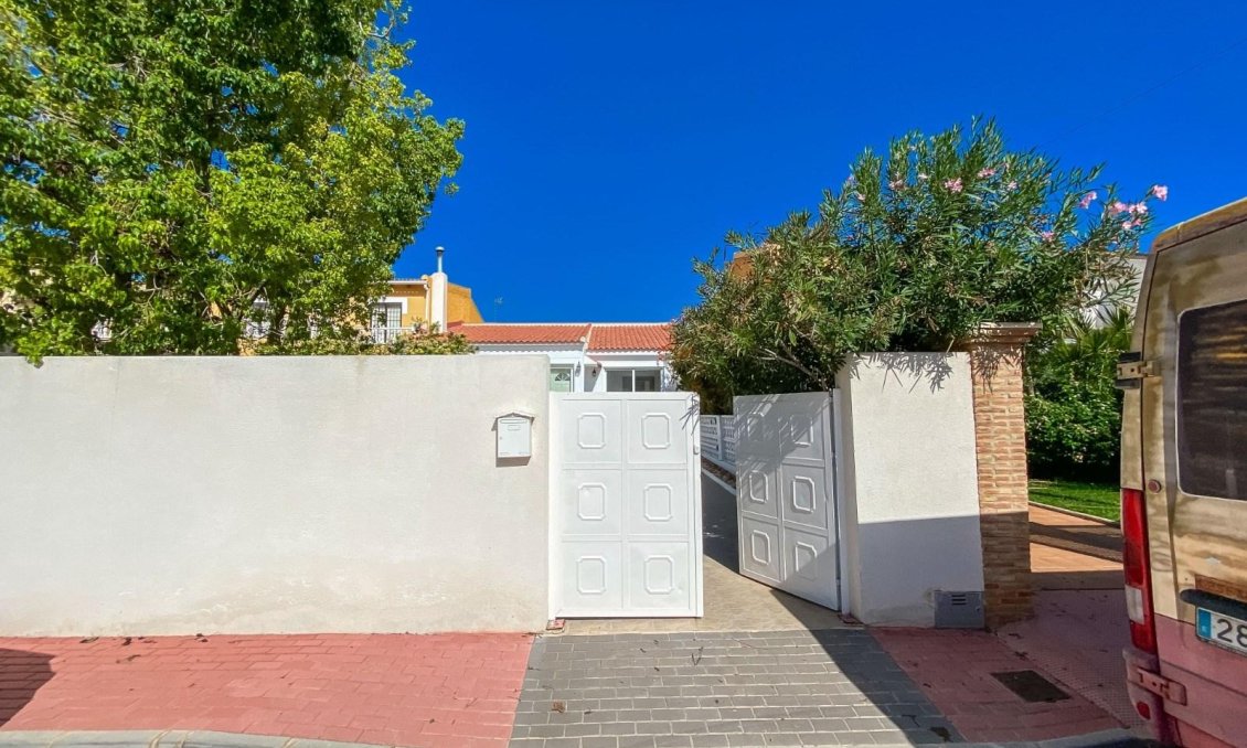 Wiederverkauf - Villa -
Torrevieja - Costa Blanca