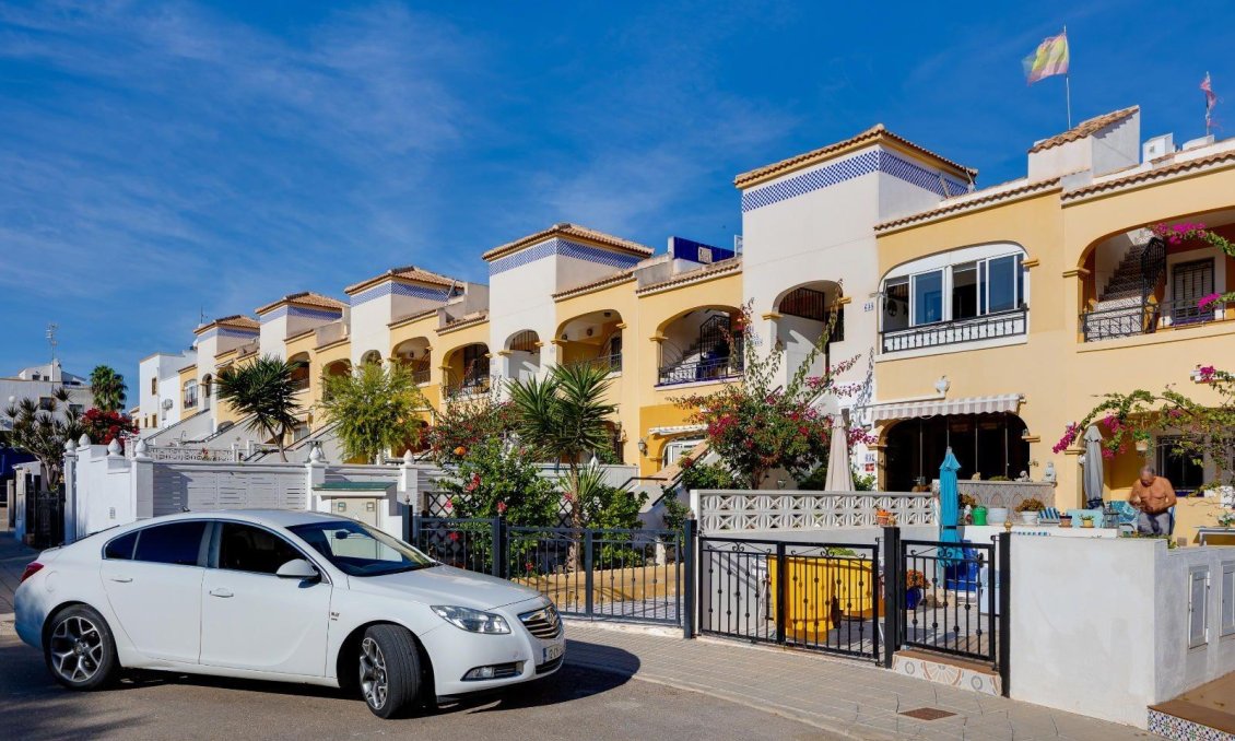 Resale - Bungalow -
Orihuela Costa - Los Altos