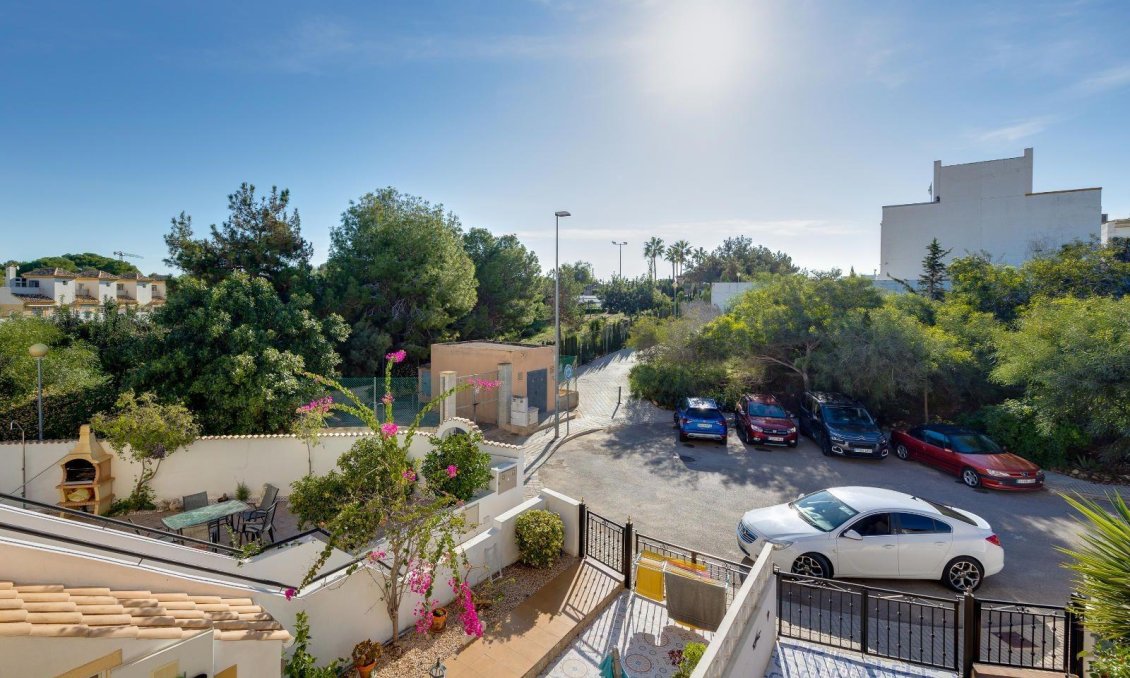 Resale - Bungalow -
Orihuela Costa - Los Altos