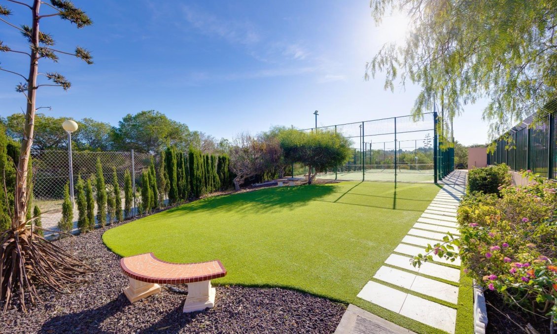 Resale - Bungalow -
Orihuela Costa - Los Altos