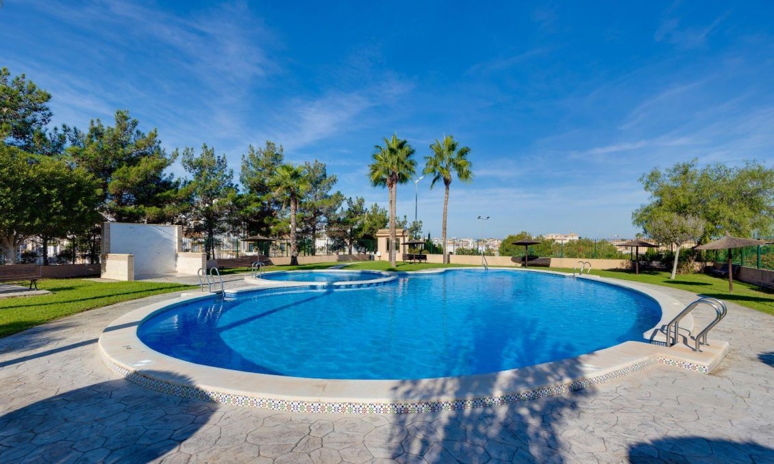 Resale - Bungalow -
Orihuela Costa - Los Altos