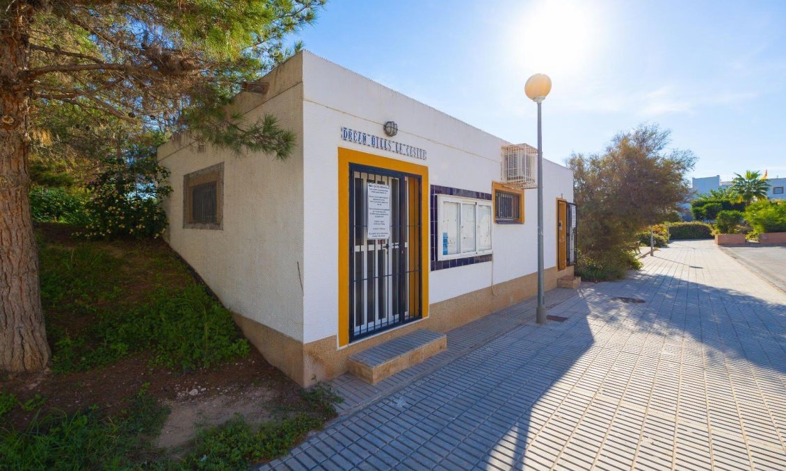 Resale - Bungalow -
Orihuela Costa - Los Altos