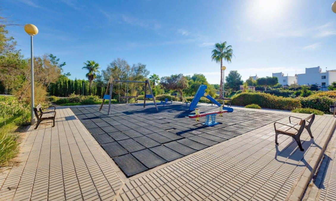 Resale - Bungalow -
Orihuela Costa - Los Altos