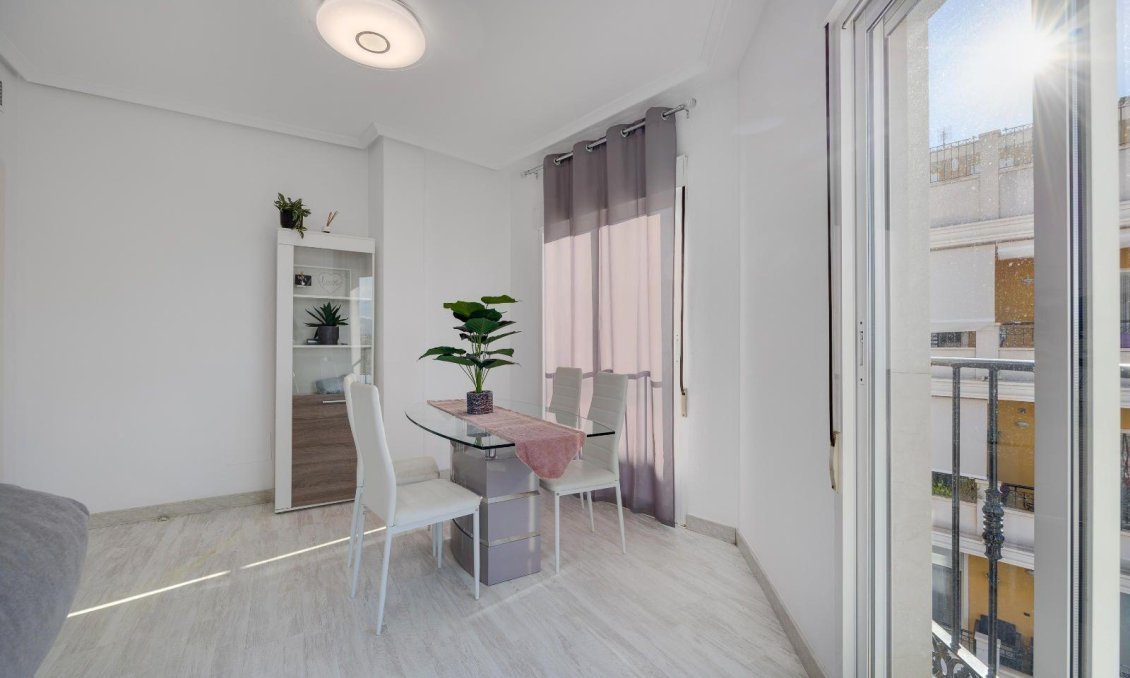 Resale - Penthouse -
Almoradí - Parque De La U