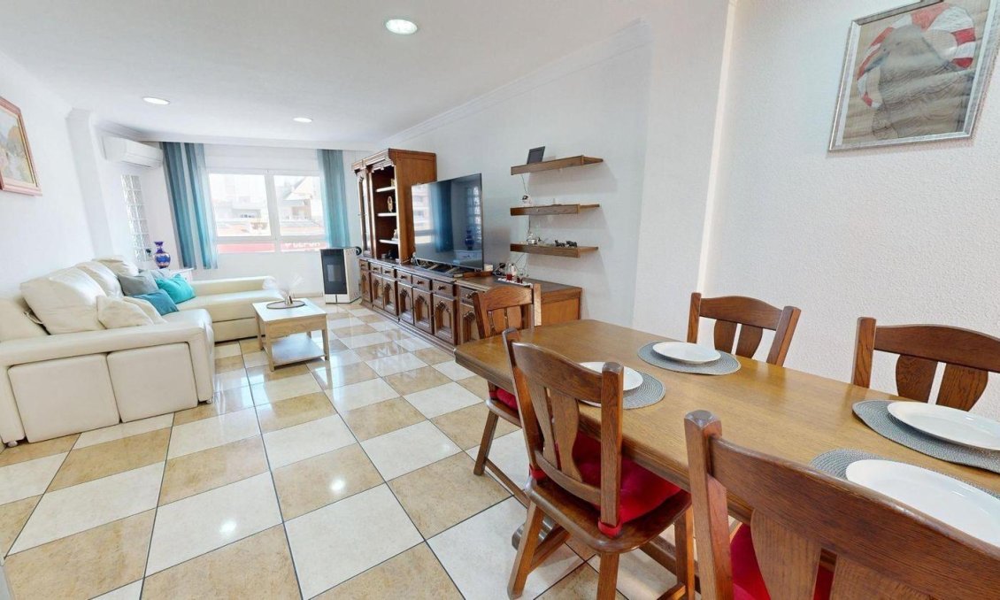 Resale - Apartment -
Torrevieja - Puerto Deportivo