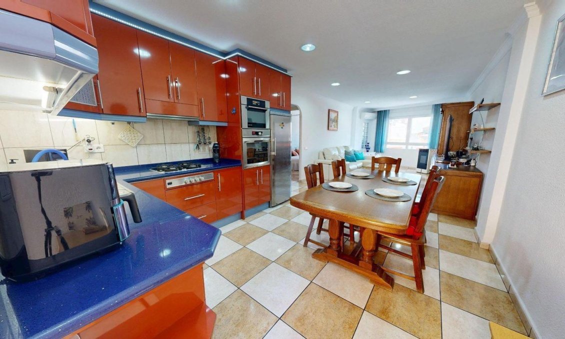 Resale - Apartment -
Torrevieja - Puerto Deportivo