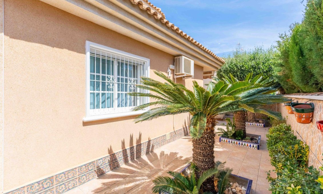 Resale - Villa -
Orihuela Costa - Punta Prima