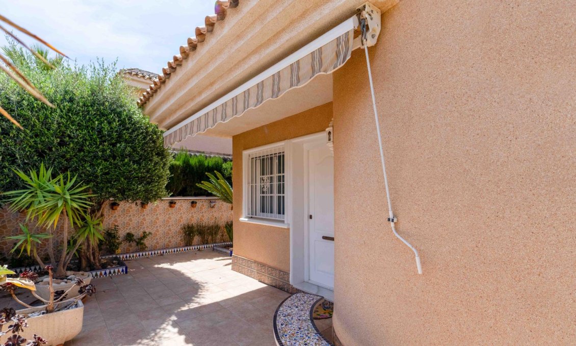 Resale - Villa -
Orihuela Costa - Punta Prima