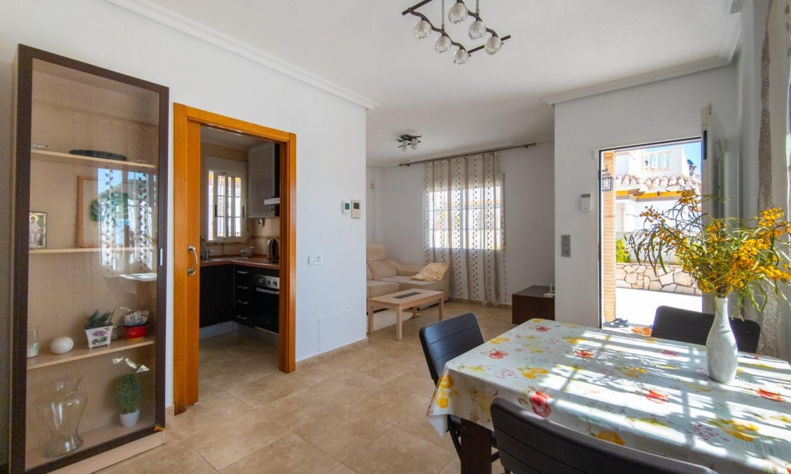 Resale - Villa -
Torrevieja - La Mata