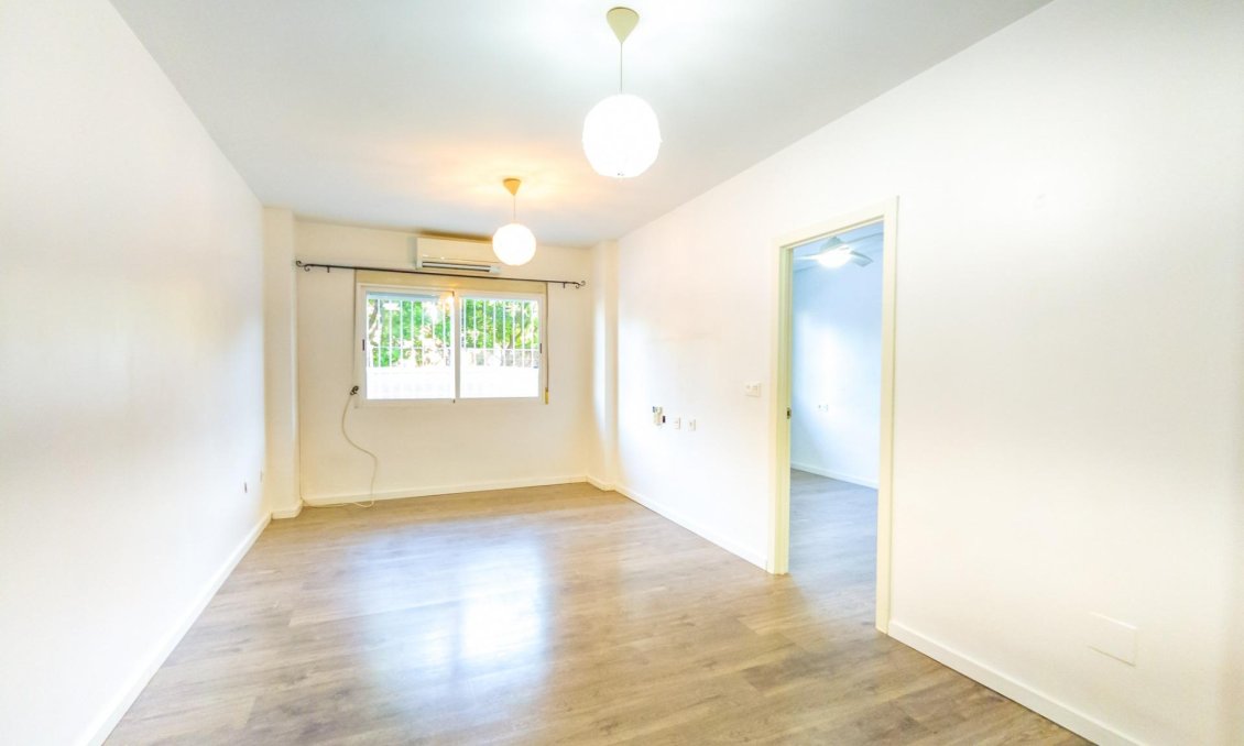 Wiederverkauf - Wohnung -
Torrevieja