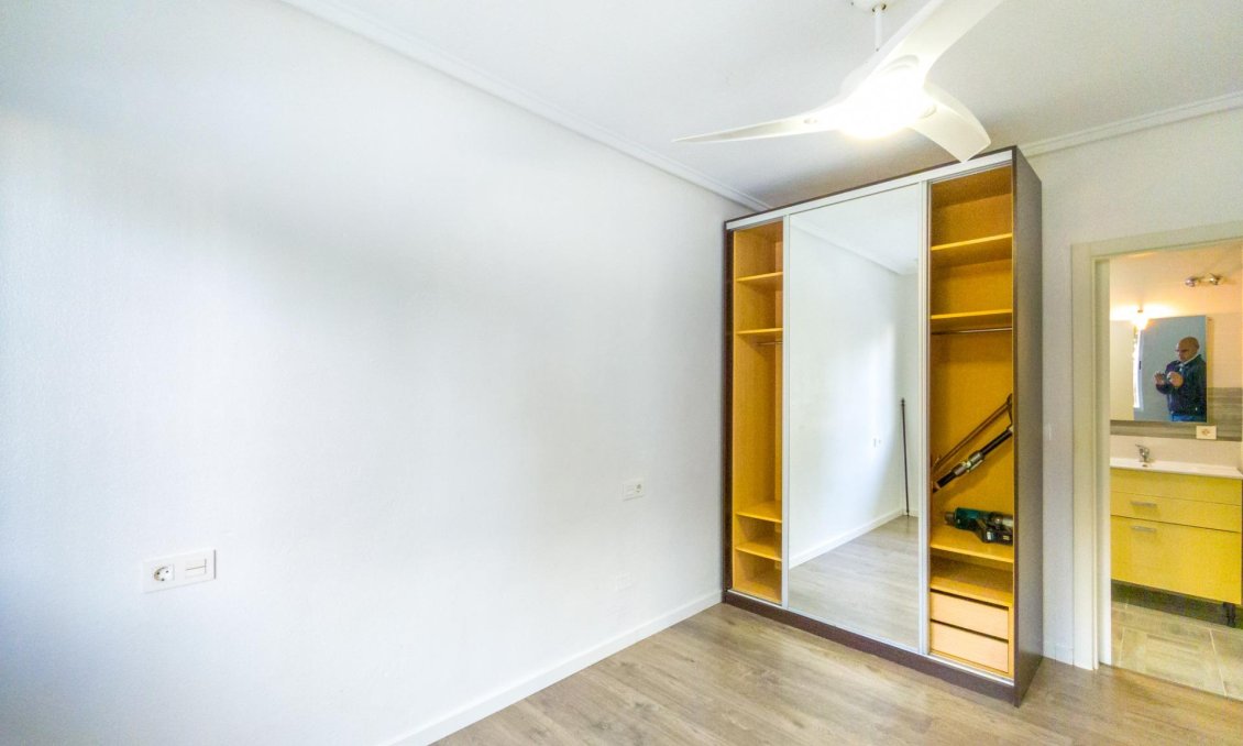 Wiederverkauf - Wohnung -
Torrevieja