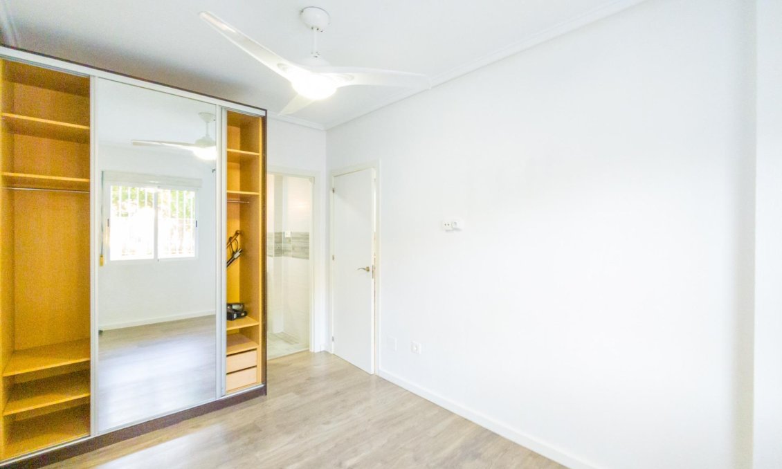 Wiederverkauf - Wohnung -
Torrevieja