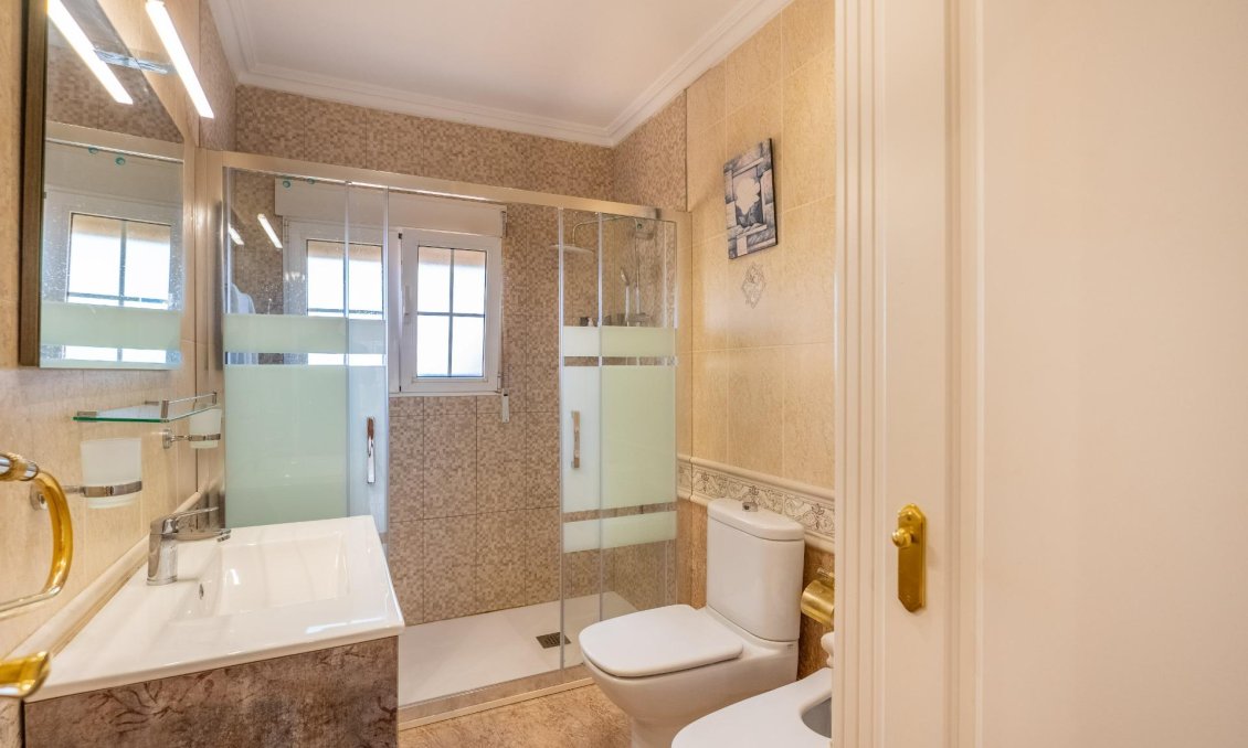 Resale - Villa -
Torrevieja - El Chaparral