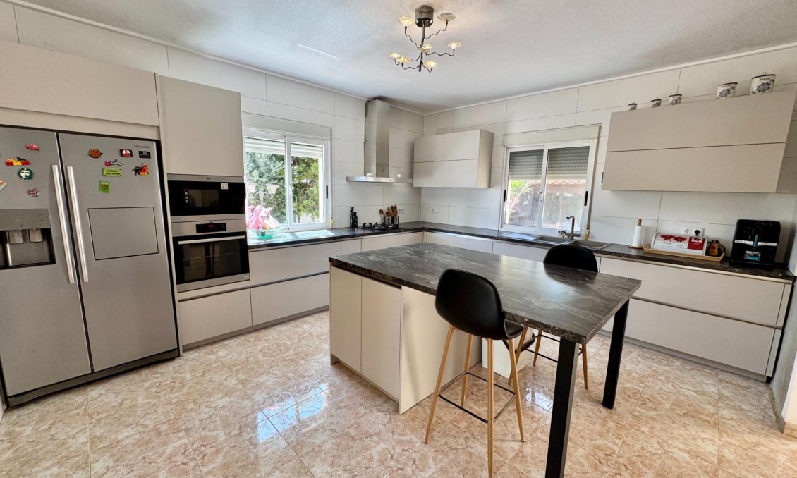 Resale - Villa -
Dolores - Cmno. Escorredor