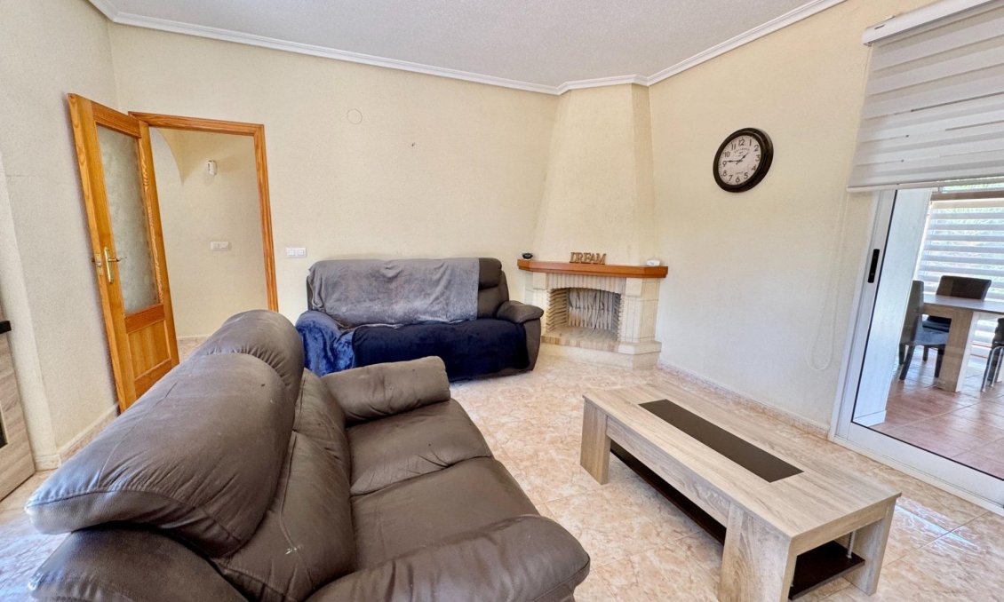 Resale - Villa -
Dolores - Cmno. Escorredor