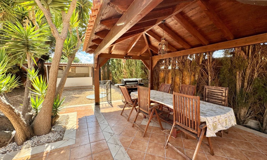 Resale - Villa -
Dolores - Cmno. Escorredor