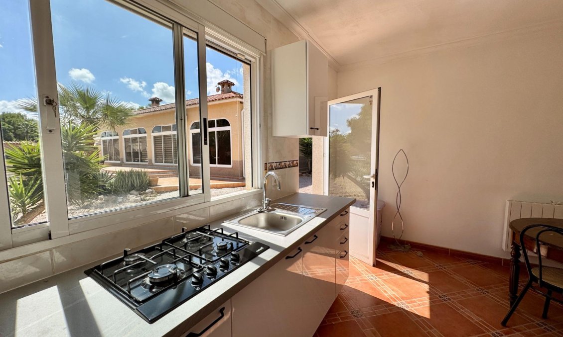 Resale - Villa -
Dolores - Cmno. Escorredor