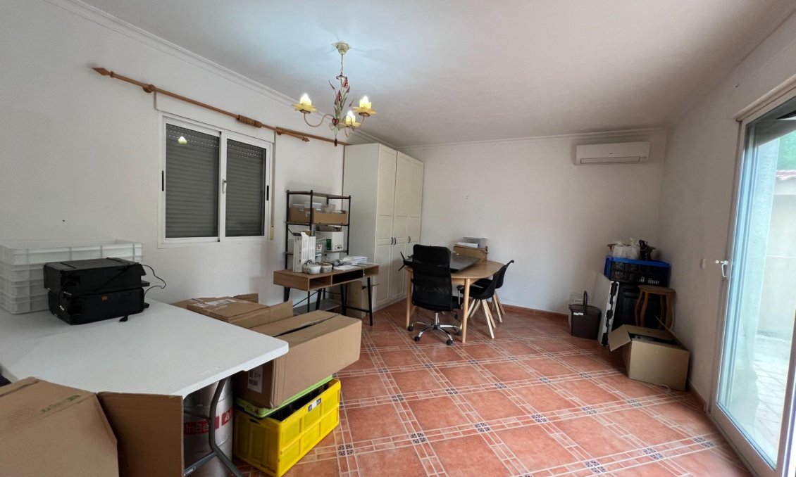 Resale - Villa -
Dolores - Cmno. Escorredor