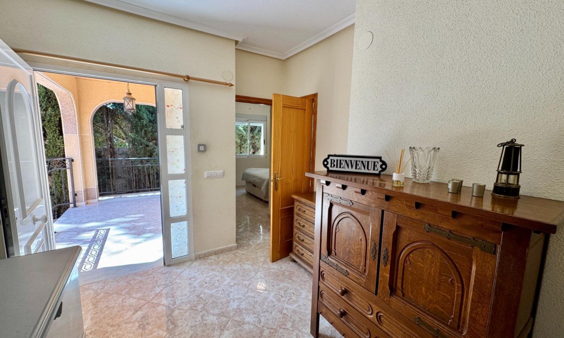 Resale - Villa -
Dolores - Cmno. Escorredor