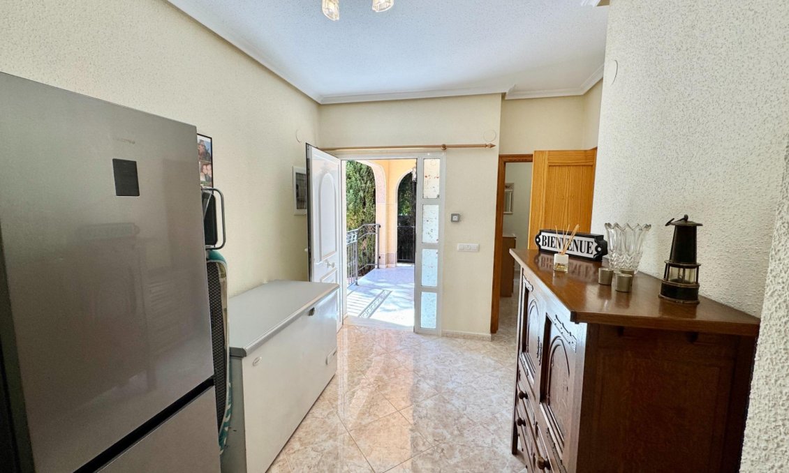 Resale - Villa -
Dolores - Cmno. Escorredor