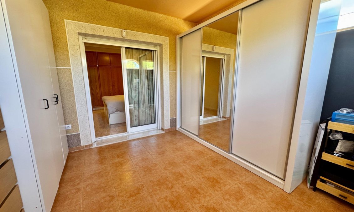 Resale - Villa -
Dolores - Cmno. Escorredor