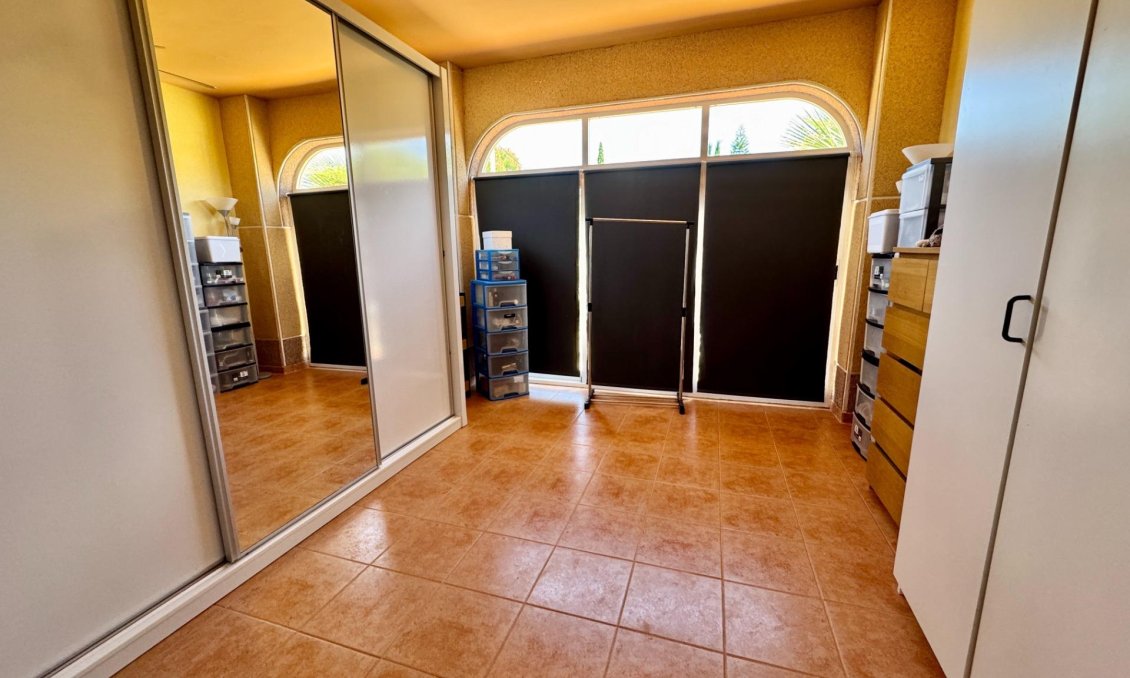 Resale - Villa -
Dolores - Cmno. Escorredor