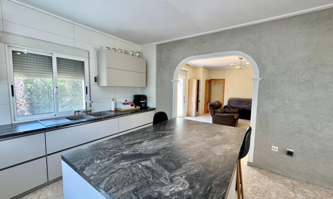 Resale - Villa -
Dolores - Cmno. Escorredor