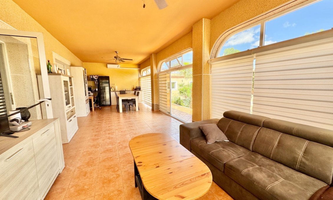 Resale - Villa -
Dolores - Cmno. Escorredor