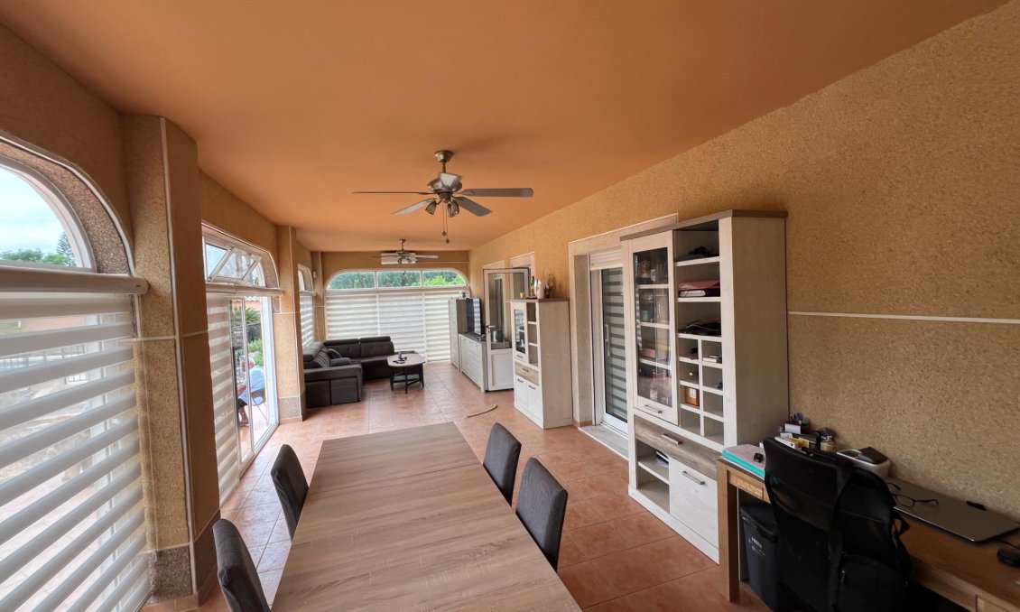 Resale - Villa -
Dolores - Cmno. Escorredor