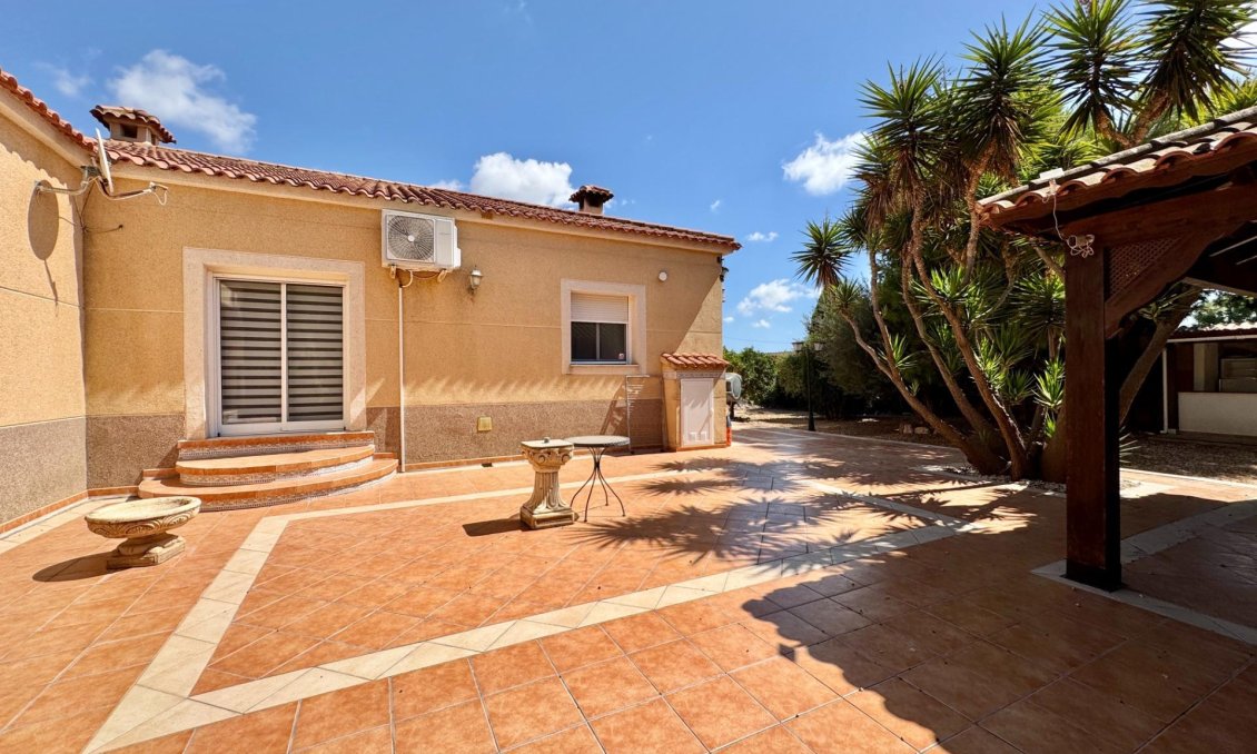 Resale - Villa -
Dolores - Cmno. Escorredor