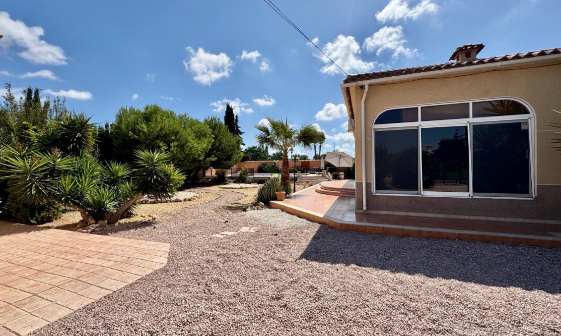 Resale - Villa -
Dolores - Cmno. Escorredor